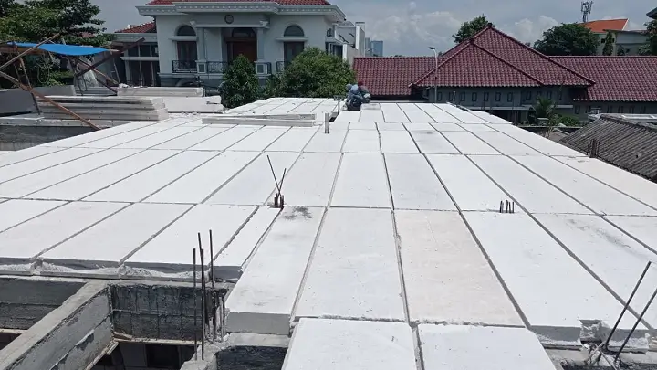 Harga panel lantai Banyuwangi terbaru material dak beton ringan pracetak lebih hemat dan cepat terpasang